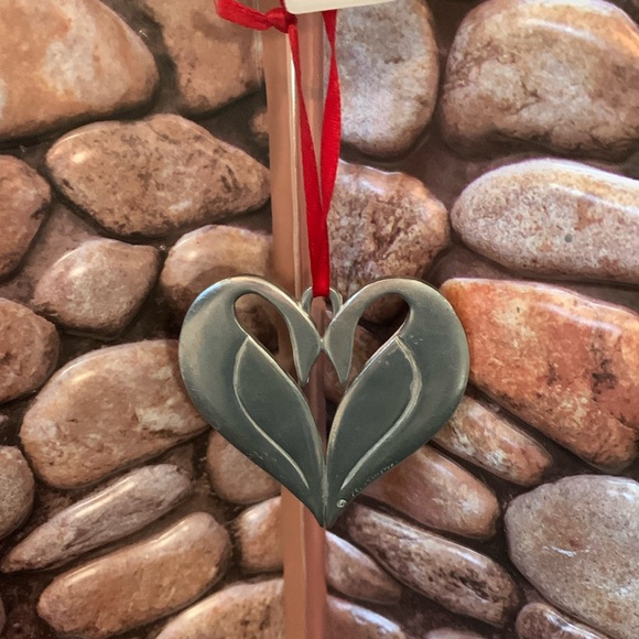 Kenneth Kantro Signed Chanson D'Amour (2")  Swan Pewter Heart Shape Ornament - Picture 1 of 8